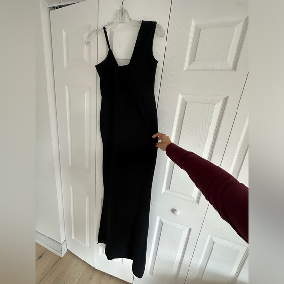 Black dress with slit - Picture 5 of 7